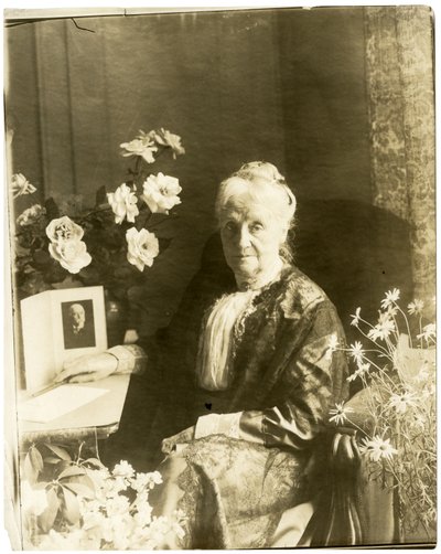 Mrs Greenwich Horne ?, ca 1905-40 (foto av gelatinsilver) av Jessie Tarbox Beals