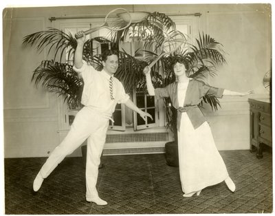 Siva fou Parisian Señor Sebastian & Mme Mann - sa latou sisiva i le tatalaina o le Albemarle Hoffman Roof garden , c.1905-18 (gelatin silver photo)swed av Jessie Tarbox Beals