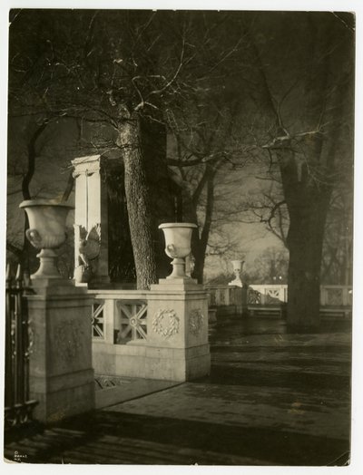 Shaw Memorial at night, Boston, USA, ca 1902-10 (foto av gelatinsilver) av Jessie Tarbox Beals