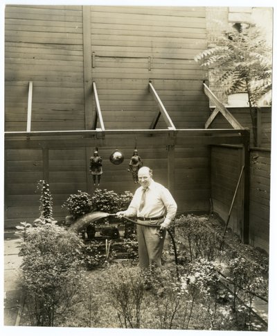 Tony Sarg, ca 1905-40 (gelatinsilverfoto) av Jessie Tarbox Beals