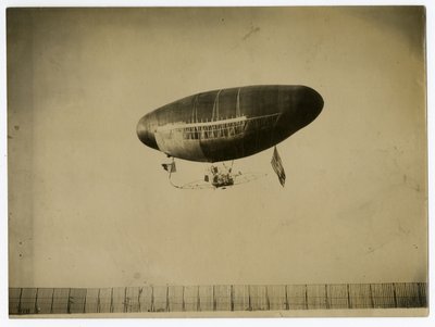 Luftskepp "Staden St Mande". av Jessie Tarbox Beals