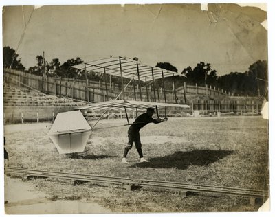 William Avery i "Gliding Machine" av Jessie Tarbox Beals