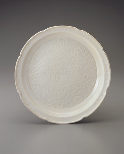 Fat med bladkant och snidad dekor, Hebei-provinsen (keramik) av Jin Dynasty Chinese School