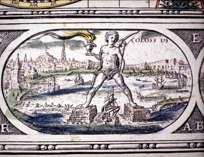 Representation av antikens sju underverk: Kolossen på Rhodos. i Janssons atlas Jannsonius tryckt i Amsterdam 1630. Privat samling. av Joannes Jansson