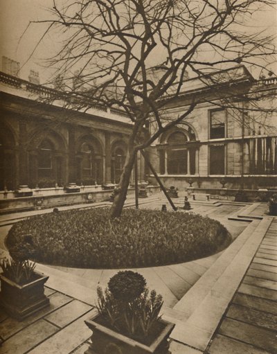En arkitektonisk inspiration: Garden Court i Bank of England, c1935. av Joel