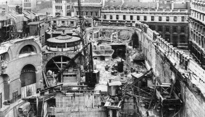 Bank, sett från taket på Royal Exchange, London, 1926-1927. av Joel