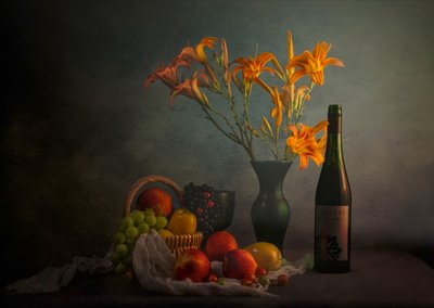 Stämningsfullt stilleben med vin av John-Mei Zhong