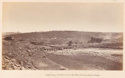 ?Safed Sang, sett från andra sidan floden som visar Sapper Bridge?, 1878 cirka av John Burke