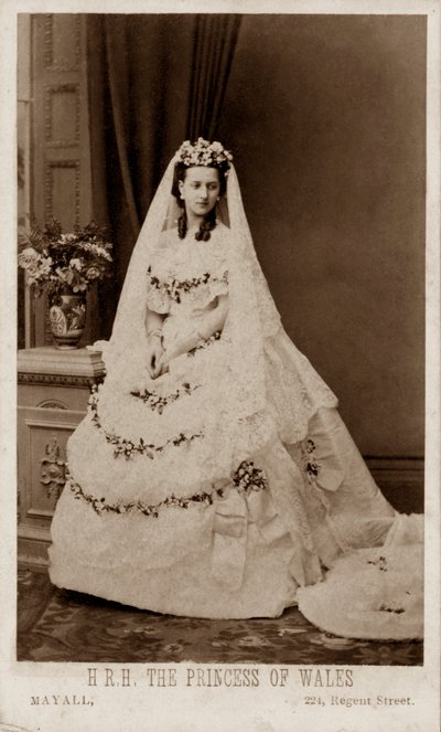 Prinsessan Alexandra av Danmark i sin bröllopsklänning för sitt äktenskap med prinsen av Wales, den blivande kungen Edward VII av John Jabez Edwin Paisley (after) Mayall