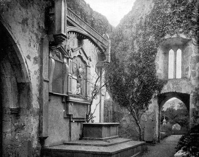 Muckross Abbey, Lakes of Killarney, Irland, 1893. av John L. Stoddard