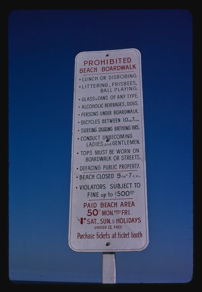 Strand, Boardwalk Rules, Seaside Heights, New Jersey, USA av John Margolies