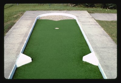 Pebble Trap Hole, Jekyll Island Mini Golf I, Jekyll Island, Georgia, USA av John Margolies