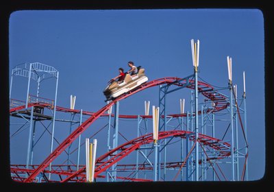 Bil med berg- och dalbana, Atlantic City, New Jersey, USA av John Margolies