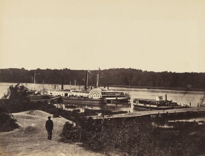 Medical Supply Boat Plauter, på Appomattox., januari 1865 (albumintryck monterat på vävt papper) av John Reekie
