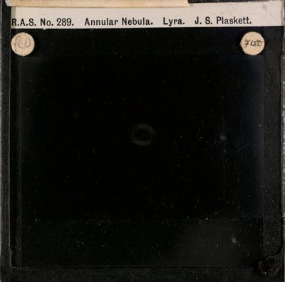 Astronomisk glasplåt med bild av ringnebulosan i Lyran (glasnegativ) av John Stanley Plaskett