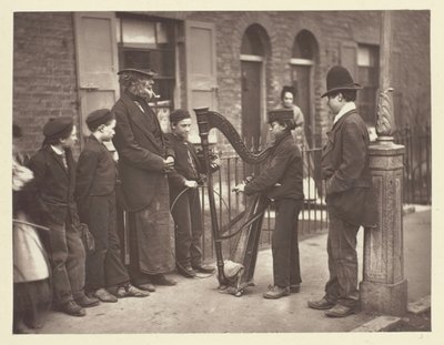 Halian Street Musicians, 1881. av John Thomson