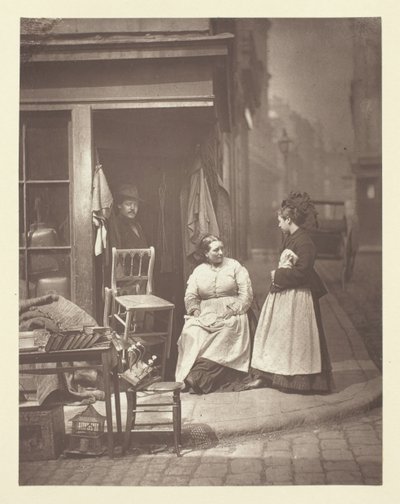 Gamla möbler, 1881. av John Thomson