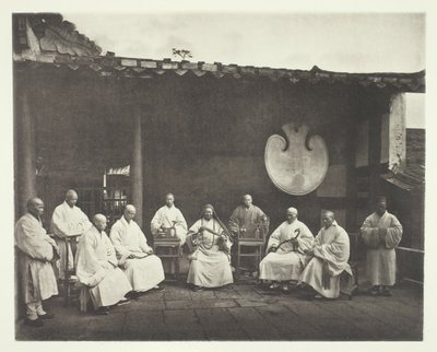 Abboten och munkarna av Kushan, ca. 1868. av John Thomson