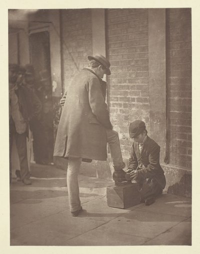 The Independent Shoe-Black, 1881. av John Thomson