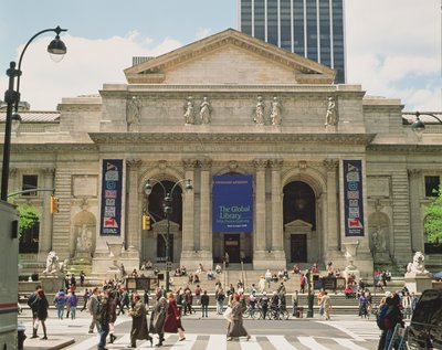 Detalj av fasaden på New York Public Library, öppnade 1911 av John and Hastings, Thomas Carrere