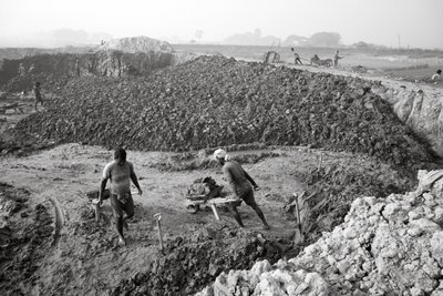 Tegelfabriker i Kolkata, Indien, 2016 (foto) av Jon Nicholson