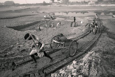 Tegelfabriker i Kolkata, Indien, 2016 (foto) av Jon Nicholson