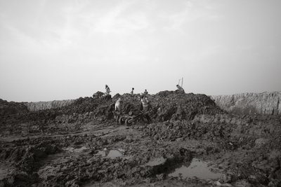 Tegelfabriker i Kolkata, Indien, 2016 (foto) av Jon Nicholson