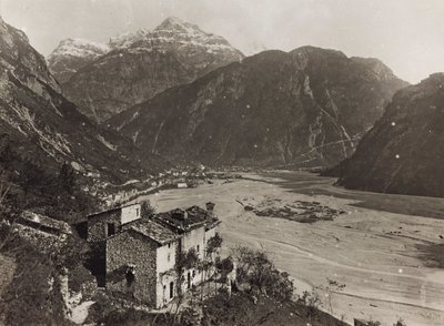 Album "Mitt världskrig - minnen av sydvästra fronten i Kärnten, Italien, Trentino-Alto Adige) 31/03/1915-12/11/1918 - Josef Zohles Vienna ": utsikt över Chiusaforte (s/v ph) av Josef Zohles