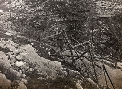 Album "Mitt världskrig - minnen av sydvästra fronten i Kärnten, Italien, Trentino-Alto Adige) 31/03/1915-12/11/1918 - Josef Zohles Wien ": taggtråd (s/v foto) av Josef Zohles