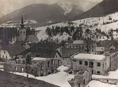 Album "Mitt världskrig - minnen av sydvästra fronten i Kärnten, Italien, Trentino-Alto Adige) 31/03/1915-12/11/ 1918 - Josef Zohles Vienna ": spillror i Tarvisio (s/v pho av Josef Zohles