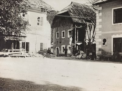 Album "Meine weltkriegs - Erinnerungen South-West Front (Kärnten, Italien, Sydtyrolen) (Mitt världskrig - minnen från sydvästra fronten i Kärnten, Italien, Trentino-Alto Adige) 31/03/1915-12/11/ 1918 - Josef Zohles Wien ": kvadrat med spillror (s/v pho av Josef Zohles