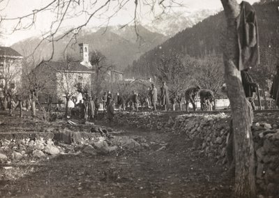 Album "Meine weltkriegs - Erinnerungen South-West Front (Kärnten, Italien, Sydtyrolen) (Mitt världskrig - minnen från sydvästra fronten i Kärnten, Italien, Trentino-Alto Adige) 31/03/1915-12/11/ 1918 - Josef Zohles Wien ": soldater att arbeta för co av Josef Zohles