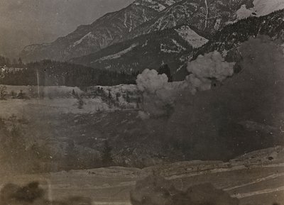 Album "Mitt världskrig - minnen av sydvästra fronten i Kärnten, Italien, Trentino-Alto Adige) 31/03/1915-12/11/ 1918 - Josef Zohles Wien ": bombningar (s/v foto) av Josef Zohles