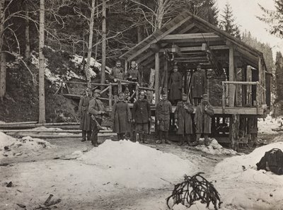 Album "Mitt världskrig - minnen av sydvästra fronten i Kärnten, Italien, Trentino-Alto Adige) 31/03/1915-12/11/ 1918 - Josef Zohles Wien ": soldater framför en kabel av Josef Zohles
