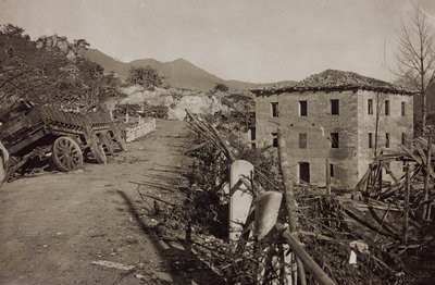 Album "Mitt världskrig - minnen av sydvästra fronten i Kärnten, Italien, Trentino-Alto Adige) 31/03/1915-12/11/ 1918 - Josef Zohles Wien ": spillror i Tolmezzo (s/v pho av Josef Zohles