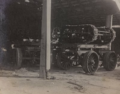 Album "Mitt världskrig - minnen av sydvästra fronten i Kärnten, Italien, Trentino-Alto Adige) 31/03/1915-12/11/1918 - Josef Zohles Vienna ": garage Tolmezzo (s/v foto) av Josef Zohles