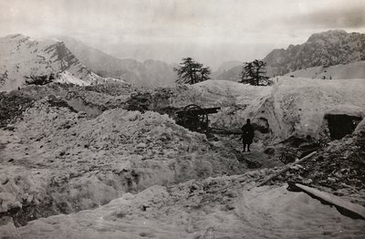 Album "Meine weltkriegs - Erinnerungen South-West Front (Kärnten, Italien, Sydtyrolen) (Mitt världskrig - minnen från sydvästra fronten i Kärnten, Italien, Trentino-Alto Adige) 31/03/1915-12/11/ 1918 - Josef Zohles Wien ": skyttegravar i snön i av Josef Zohles