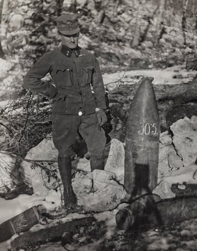 Album "Mitt världskrig - minnen av sydvästra fronten i Kärnten, Italien, Trentino-Alto Adige) 31/03/1915-12/11/ 1918 - Josef Zohles Vienna ": soldat med kula (s/v ph) av Josef Zohles