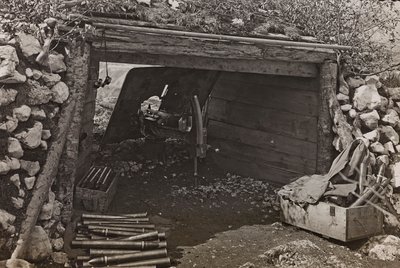 Album "Mitt världskrig - minnen av sydvästra fronten i Kärnten, Italien, Trentino-Alto Adige) 31/03/1915-12/11/1918 - Josef Zohles Wien ": militärdepå (s/v foto) av Josef Zohles