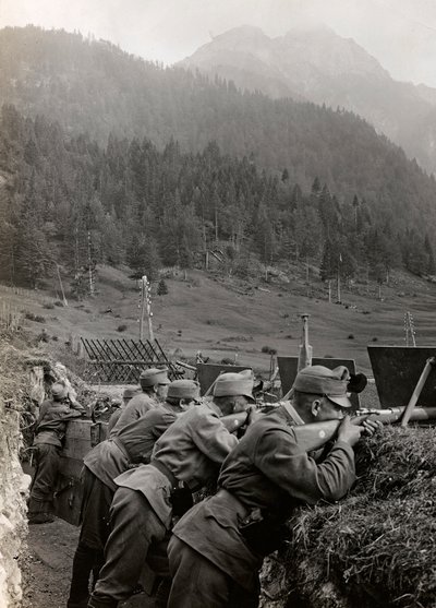Album "Mitt världskrig - minnen av sydvästra fronten i Kärnten, Italien, Trentino-Alto Adige) 31/03/1915-12/11/ 1918 - Josef Zohles Wien ": soldater i skyttegravarna (f av Josef Zohles