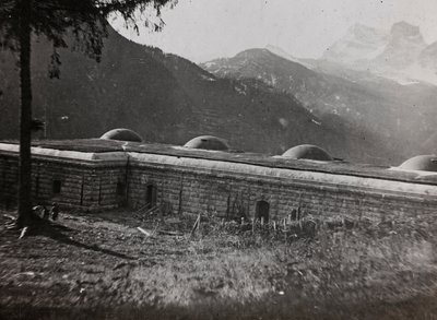 Album "Mitt världskrig - minnen av sydvästra fronten i Kärnten, Italien, Trentino-Alto Adige) 31/03/1915-12/11/1918 - Josef Zohles Wien ": en italiensk fästning (s/v pho av Josef Zohles
