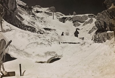 Album "Mitt världskrig - minnen från sydvästra fronten i Kärnten, Italien, Trentino-Alto Adige) 31/03/1915-12/11/ 1918 - Josef Zohles Wien ": soldater i snön (s/v p av Josef Zohles