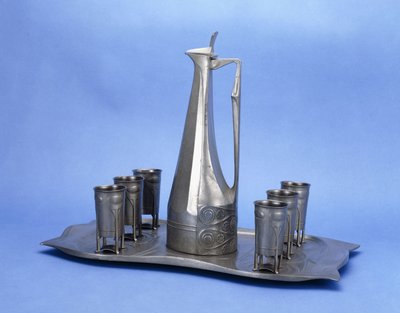 Ett Edelzinn spritset i åtta delar av tenn av Joseph Maria Olbrich