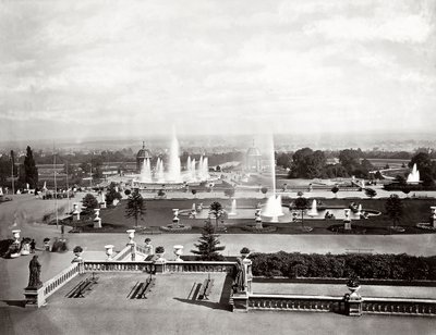 The Crystal Palace i London: terrasser och fontäner, c.1870 (s/v foto) av Joseph Paxton