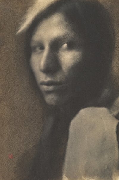 A Sioux Chief [Philip Standing Soldier], 1898. av Joseph Turner Keiley