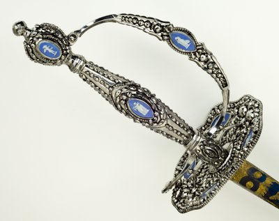 Detalj av ett småsvärd, ca 1790 (facetterat, brunerat, blått och förgyllt stål med järn- och jaspisgods) av Josiah Wedgwood