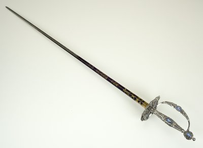 Småsvärd, ca 1790 (facetterat, polerat, blått och förgyllt stål med järn- och jaspisgods) av Josiah Wedgwood