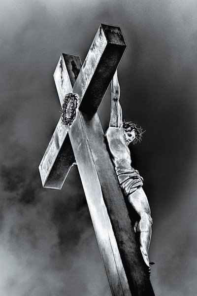 Korsfästelsen vid påvens palats, 2015 (övermålat fotografi) av Joy Lions