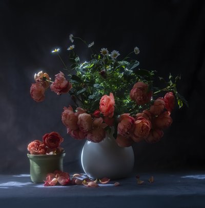 Stilleben med stämningsfulla rosor av Judy Tseng