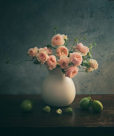 Stilleben med rosa rosor av Judy Tseng